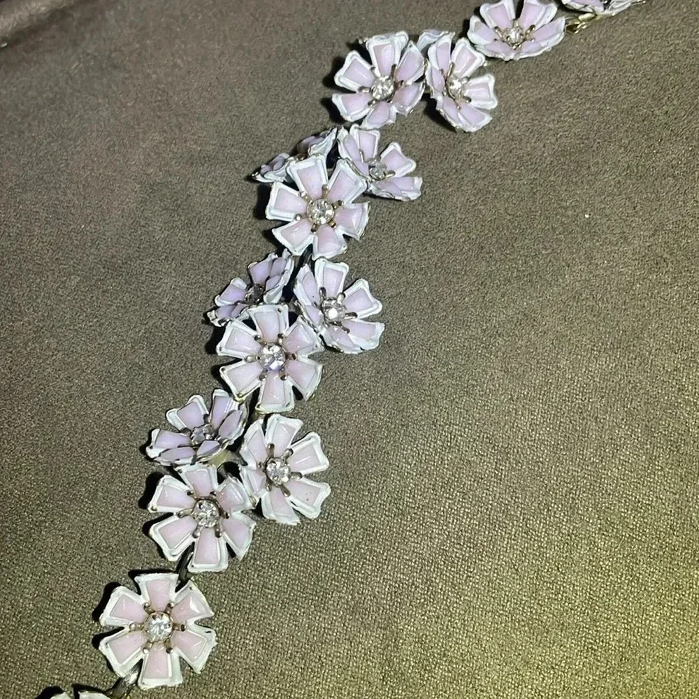 Vintage enamel pink whiter flower braclet - Picture 3 of 8